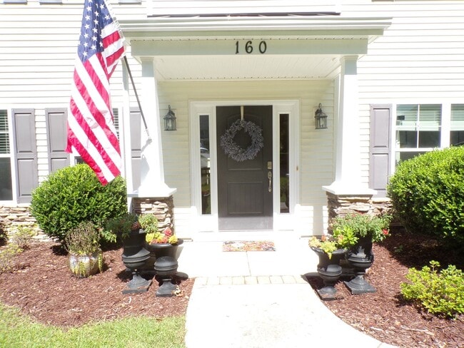 Building Photo - 4 Bedroom 2.5 Bathroom located in Old Mill...