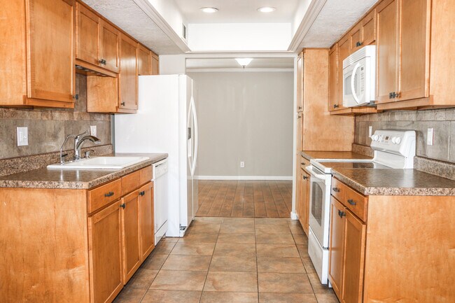 Building Photo - 816 Marimba Dr