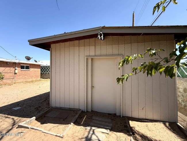 Building Photo - 2801 Hawick Rd