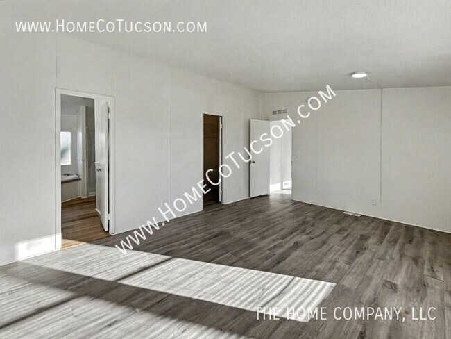 Building Photo - 5717 S Stewart Blvd