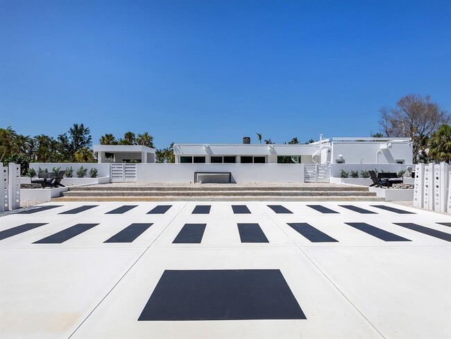 Building Photo - 7647 Sanderling Rd