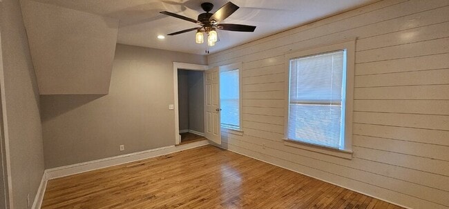 Building Photo - 1850 W 48th St