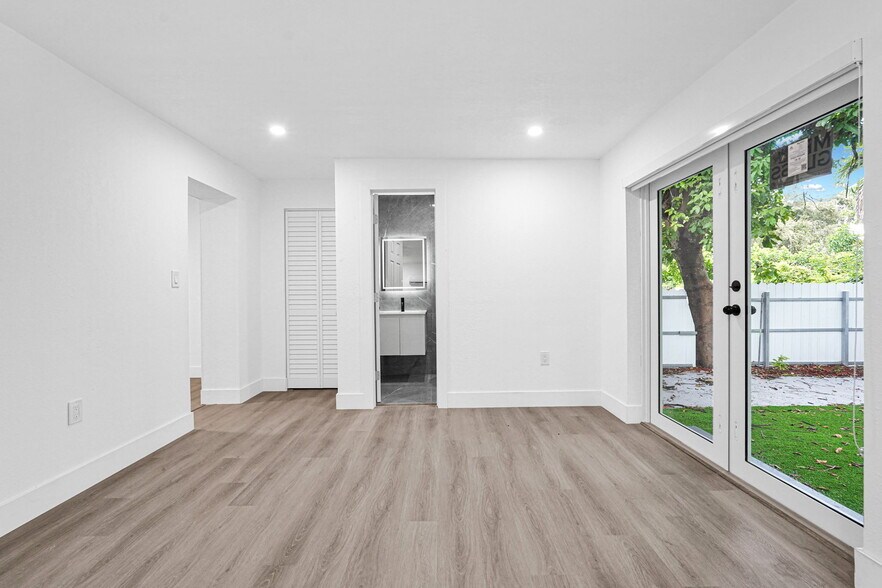 Building Photo - 250 NW 45th St