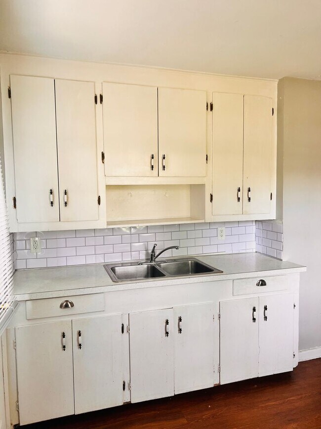 Building Photo - 2 Bedroom, 1 Bath in West Columbia
