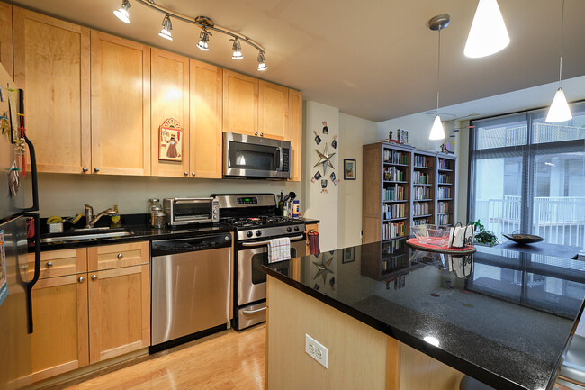 Primary Photo - 2120 Vermont Ave NW