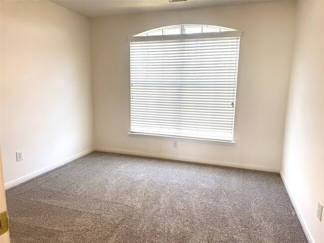 Building Photo - 6611 Sunrise Valley Ln