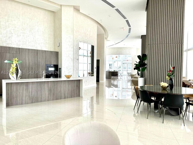 Building Photo - 15901 Collins Ave