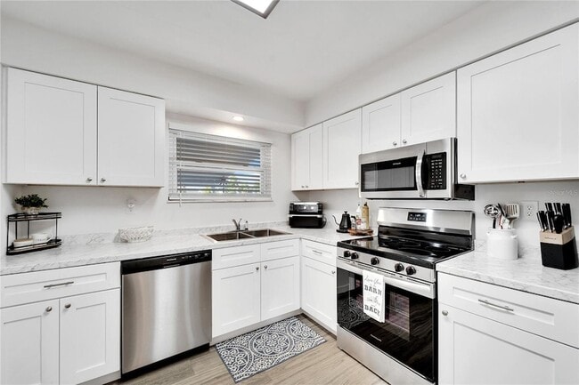 Building Photo - 1216 Hacienda Dr