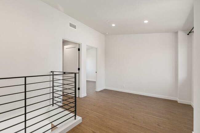 Building Photo - 28832 Shady Pl