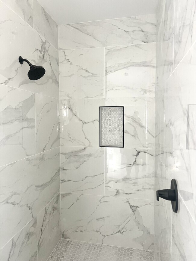 Building Photo - 322 Lincolnshire Square