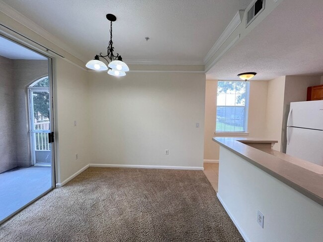 Building Photo - Perfect apartment waiting for you!