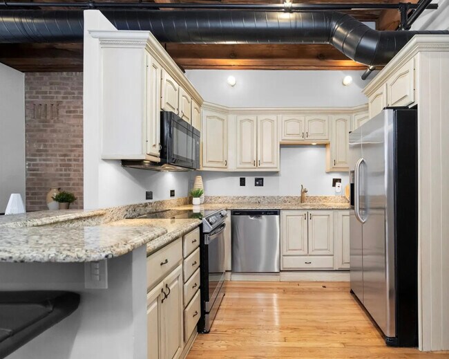 Building Photo - 331 S Peoria St