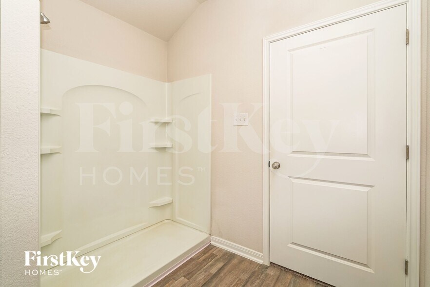 Building Photo - 17644 Cedar Crst Dr