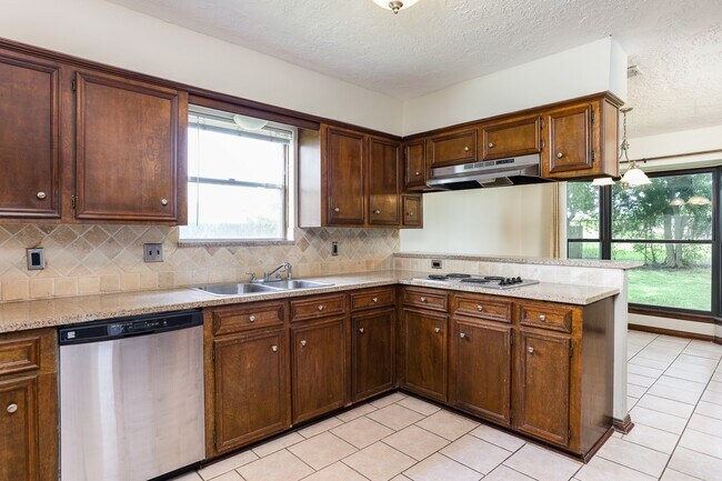 Building Photo - 1226 Ferndale Dr