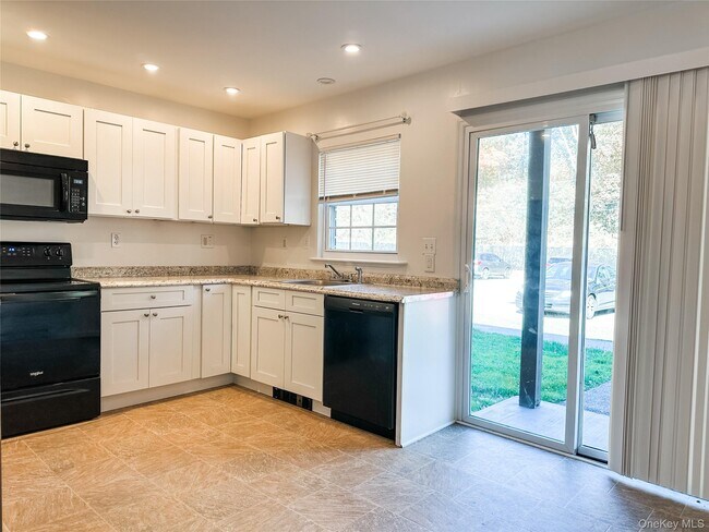 Building Photo - 5 Wildwood Dr