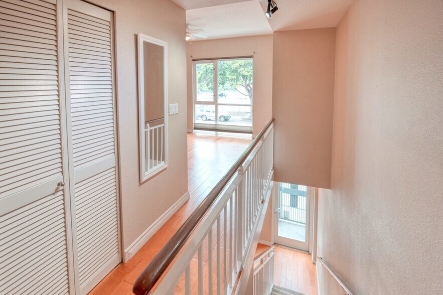 Building Photo - 1240 India St