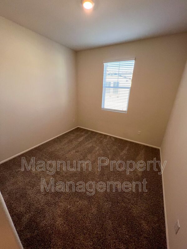 Building Photo - 40636 Birchfield Dr