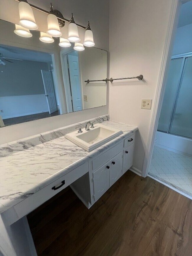 Building Photo - Recently updated 3 bedroom 2 bath home in King Grants