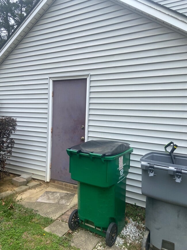 Building Photo - 6621 Pinta Ct