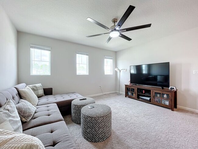 Building Photo - 5/3 Spacious Lake County Home