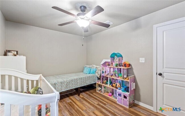 Building Photo - 611 Kelly Dr