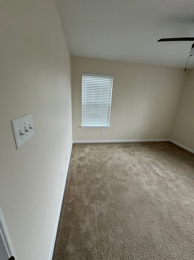 Building Photo - 6901 Swanhaven Dr