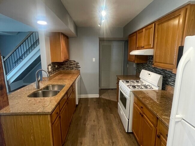 Building Photo - 1202 Spur Ct