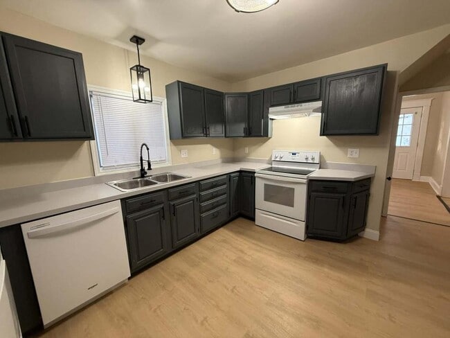 Building Photo - 35 Hess Ave