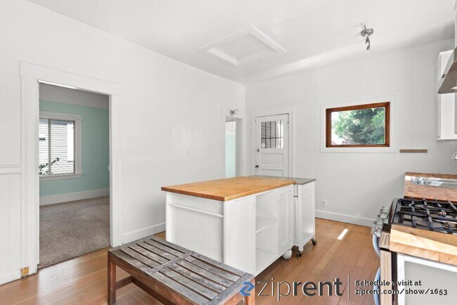 Building Photo - 1012 63rd St