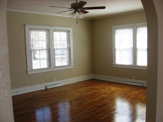 Living Room - 804 S Tremont Ave