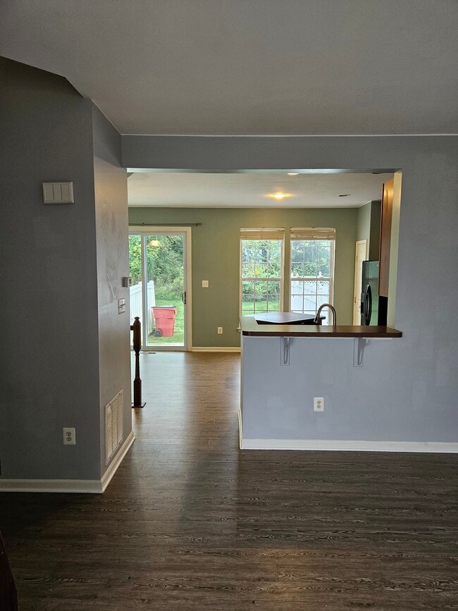 Building Photo - 77 Riparian Ln