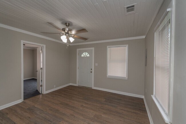 Building Photo - Updated 1 Bed/1 Bath Cottage in Harrisburg Neighborhood - Close to Downtown and Medical District