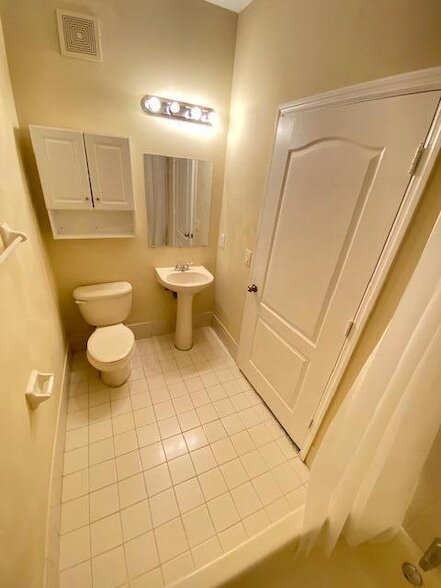 Building Photo - 2102 Shoma Dr