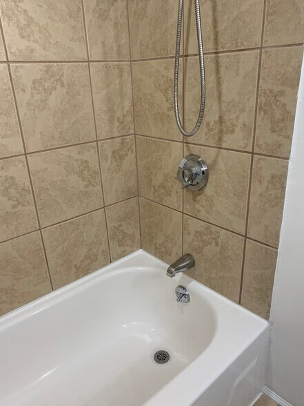 Bathroom - 36 Summer St