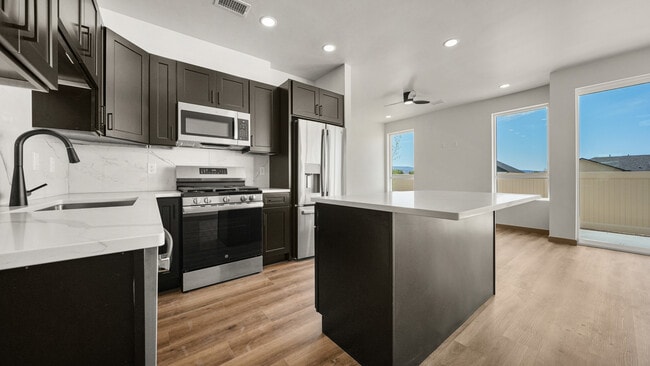 Building Photo - 367 Toms Cyn Dr