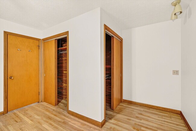 Building Photo - 3637 Sunset Dr