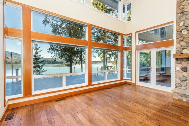 Building Photo - Beautiful Custom Home Overlooking Sequim Bay