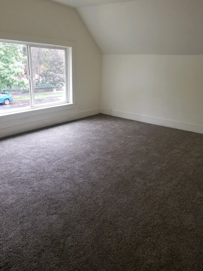 Building Photo - 10 N Touchet St