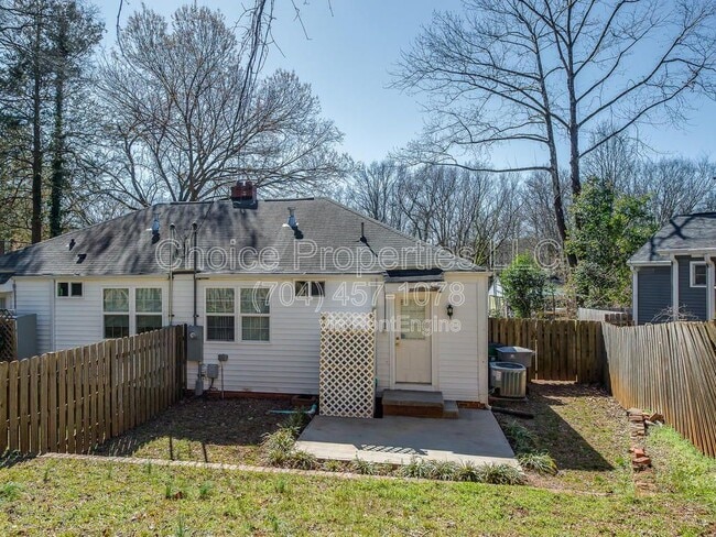 Building Photo - 5111 Valley Stream Rd