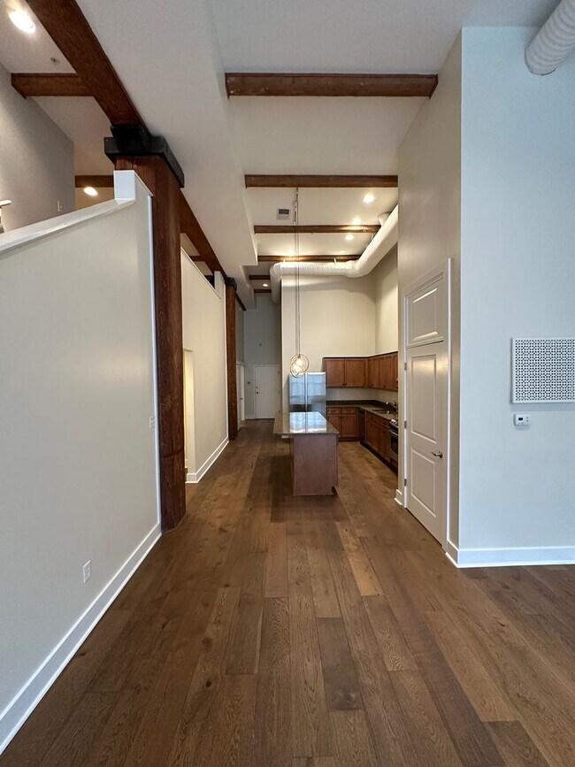 Building Photo - Desirable Nettleton rare vacancy massive  1Bd  2.5 bath with office/flex space , 2 parking space ...