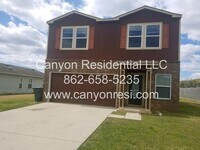 Building Photo - 103 Dormont Dr NE