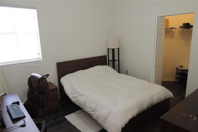 Building Photo - 8899 NW 107 Ct