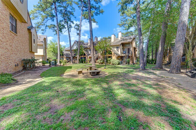 Building Photo - 16800 Sugar Pine Dr