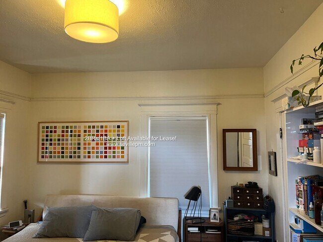 Building Photo - CHARMING 2 BEDROOM /1 BATHROOM HOME W/LOTS...