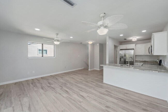 Building Photo - 200 White St