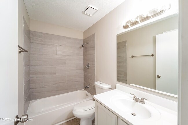 Building Photo - 10603 Turf Ct