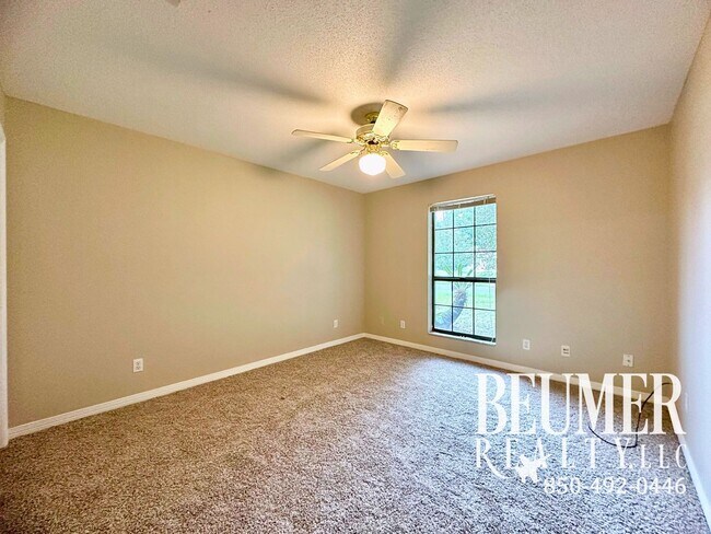 Building Photo - 5027 Shoshone Dr