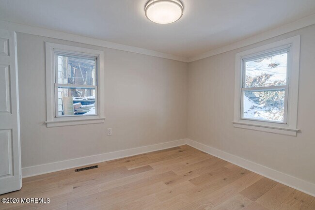 Building Photo - 94 Valley Ave