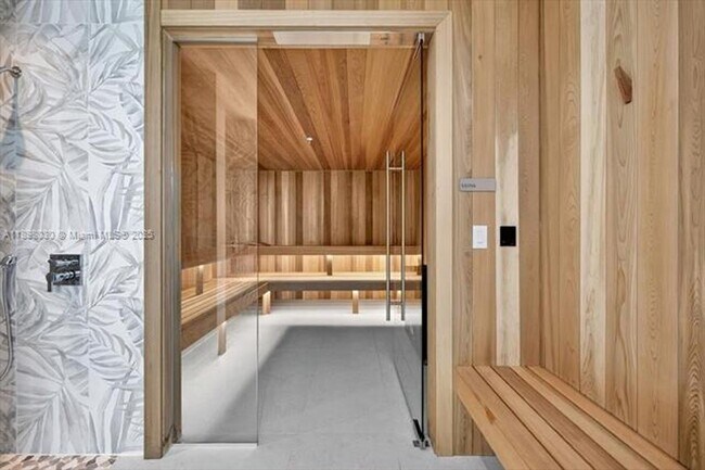 Building Photo - 700 NE 24th St