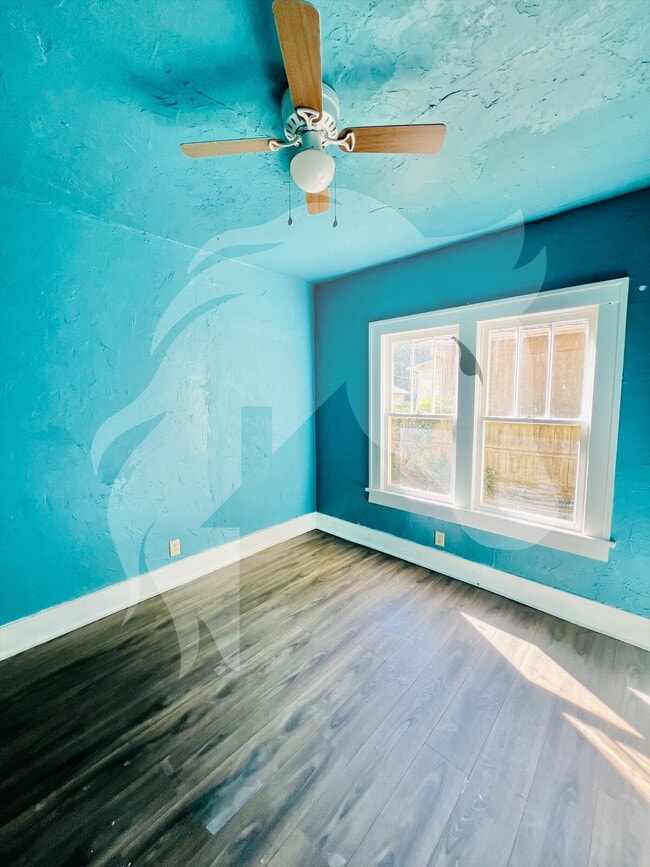 Building Photo - 211 S 7th St